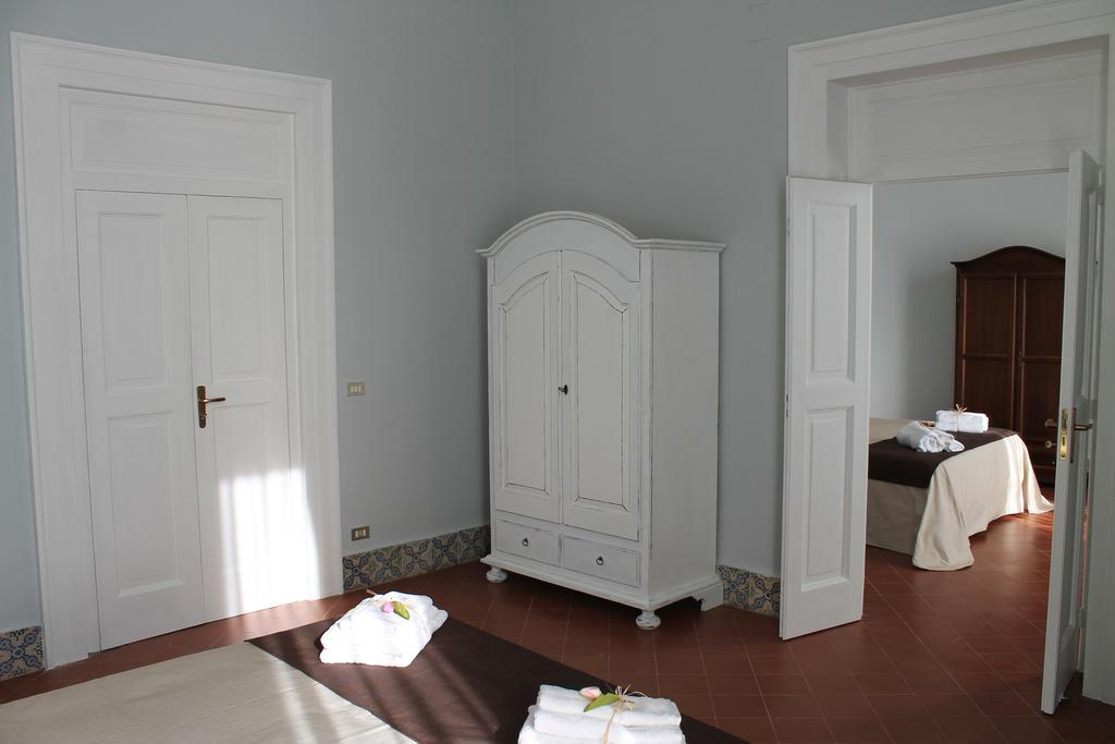 Palazzo Bianchi Domus Holidays Trani Exterior foto