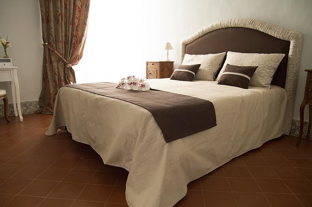 Palazzo Bianchi Domus Holidays Trani Exterior foto
