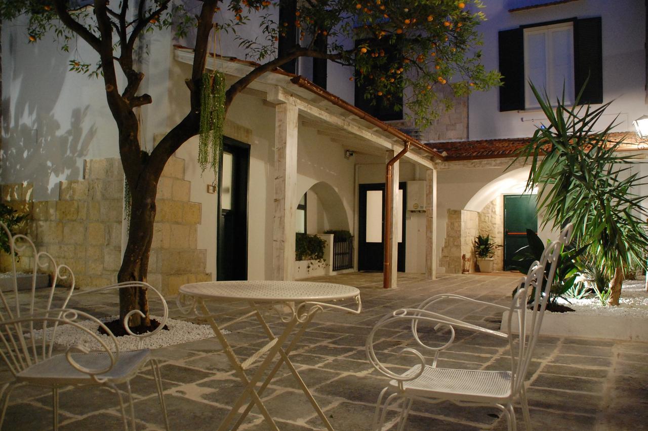 Palazzo Bianchi Domus Holidays Trani Exterior foto