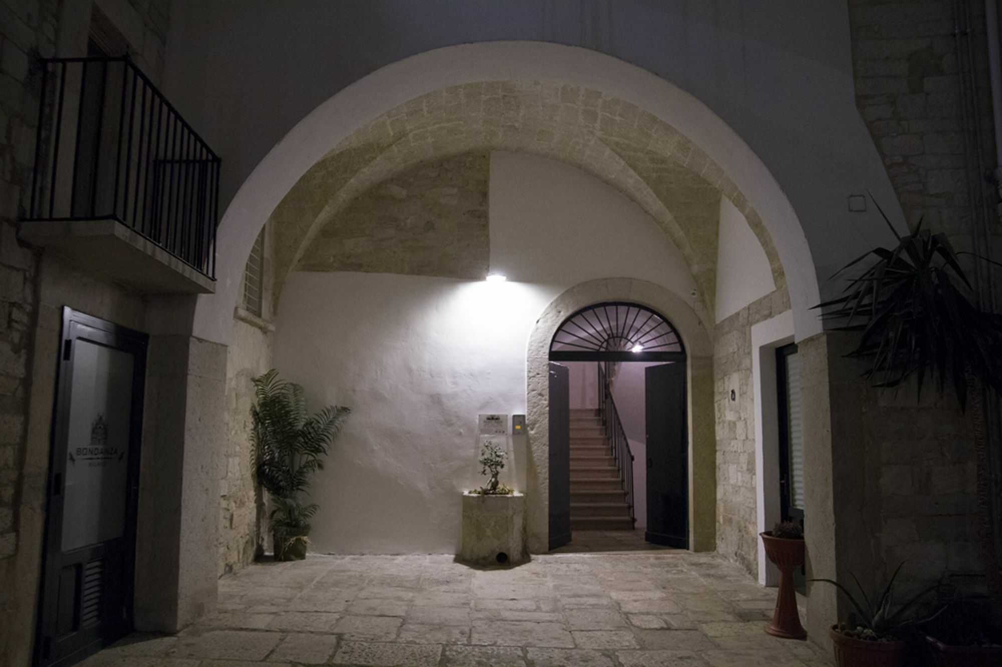 Palazzo Bianchi Domus Holidays Trani Exterior foto